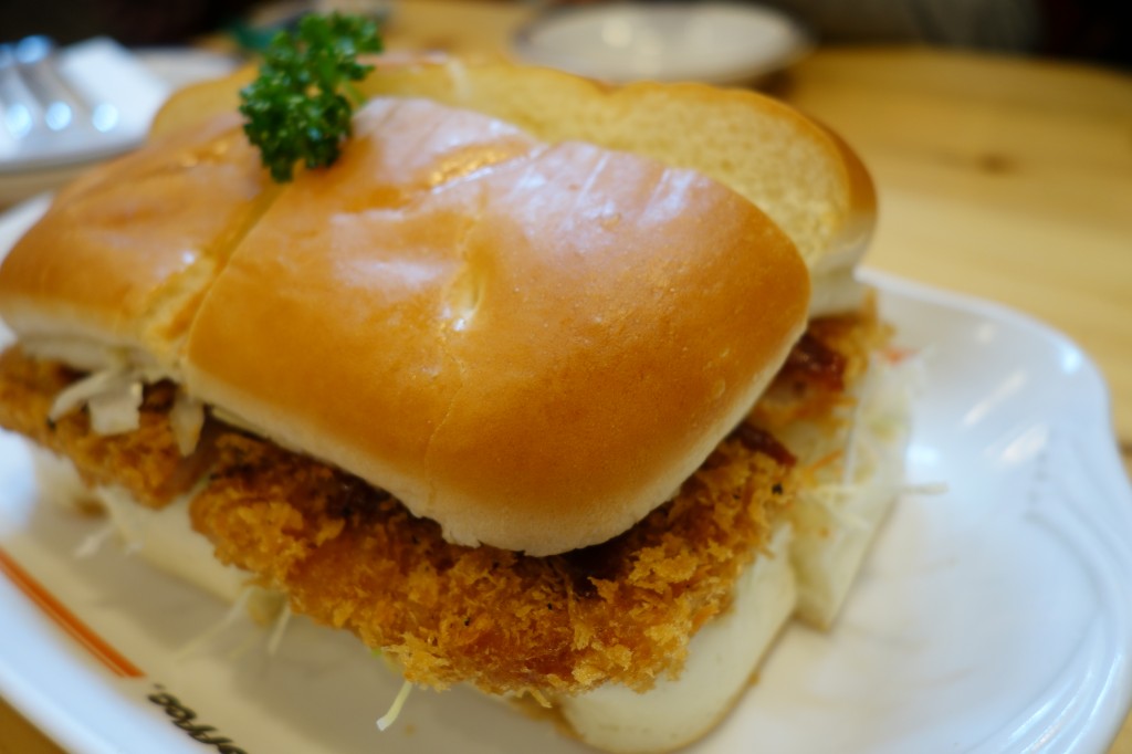 コメダ珈琲のカツサンドがスゴイと話題だったので食べてきた！ついでにシロノワールも