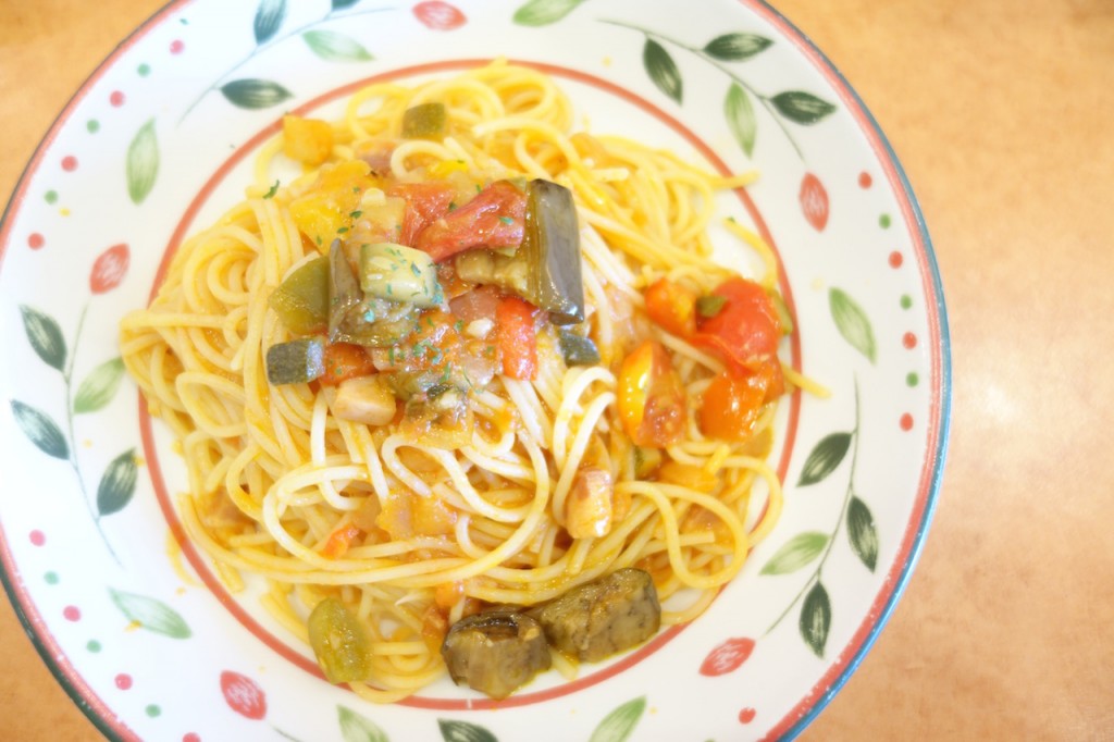 彩り野菜のトマトソーススパゲッティ