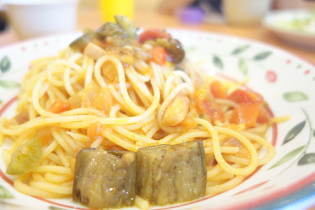 彩り野菜のトマトソーススパゲッティ