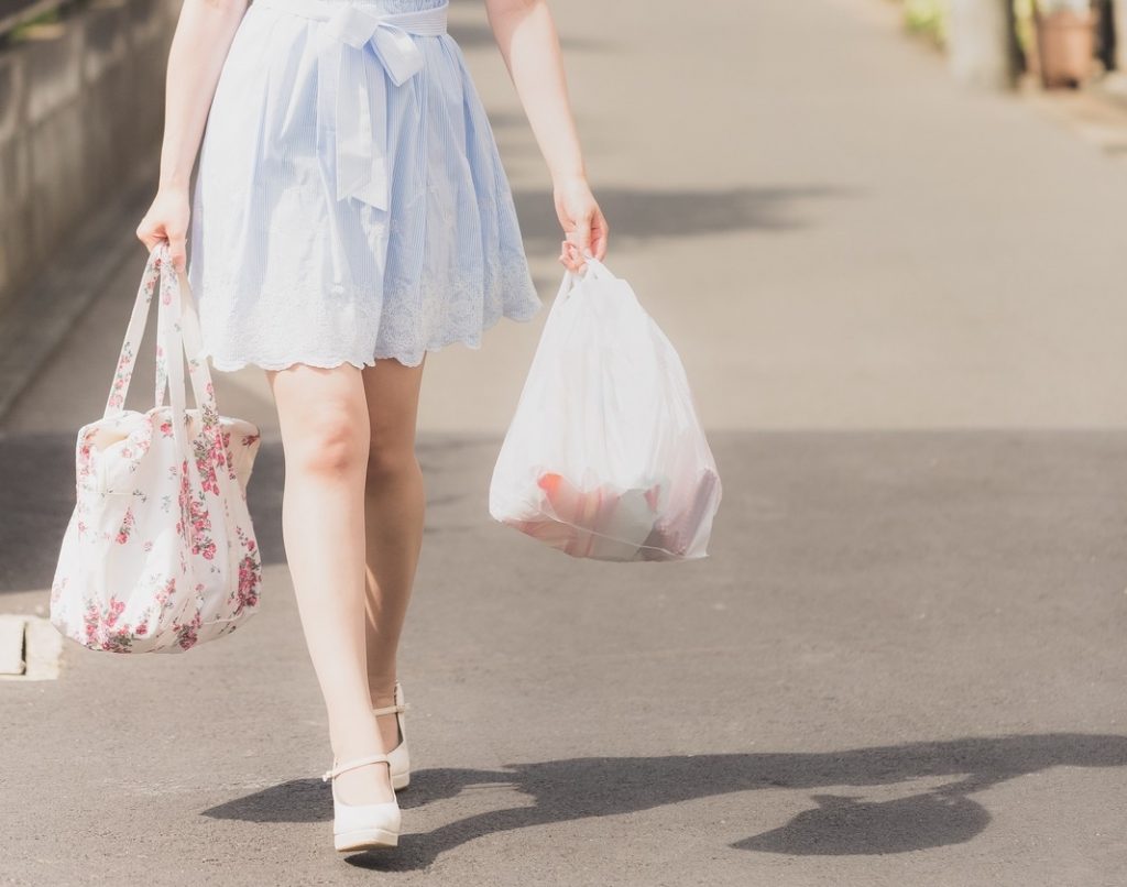 スーパーの有料レジ袋は地球の環境のことを考えているわけではないと思う