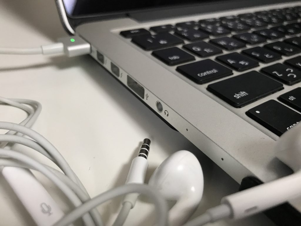 音が聞こえない！EarPodsが壊れたと思ったらMacBookProのイヤホンジャックが壊れてた！と思ったら・・・