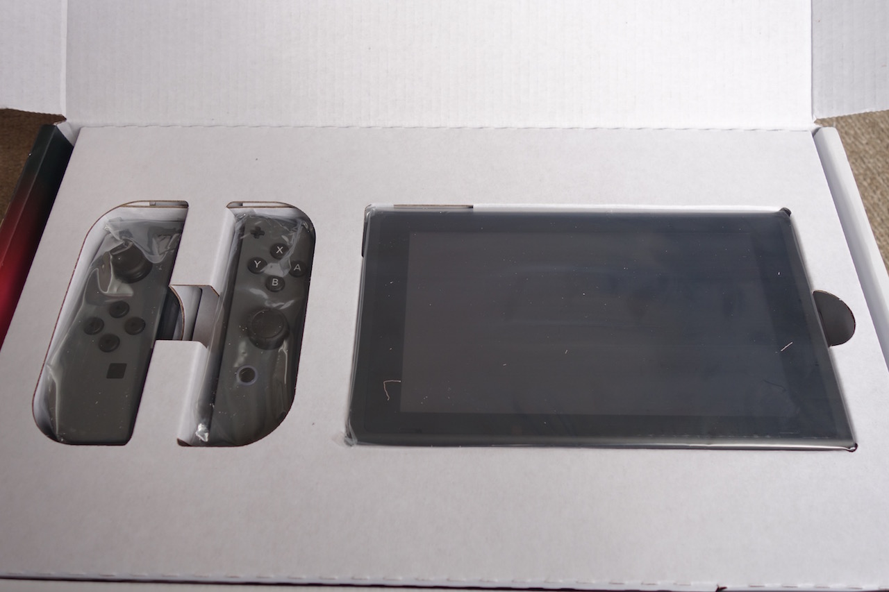 さすがamazon！発売当日朝にニンテンドースイッチが届いた！まずは開封の儀