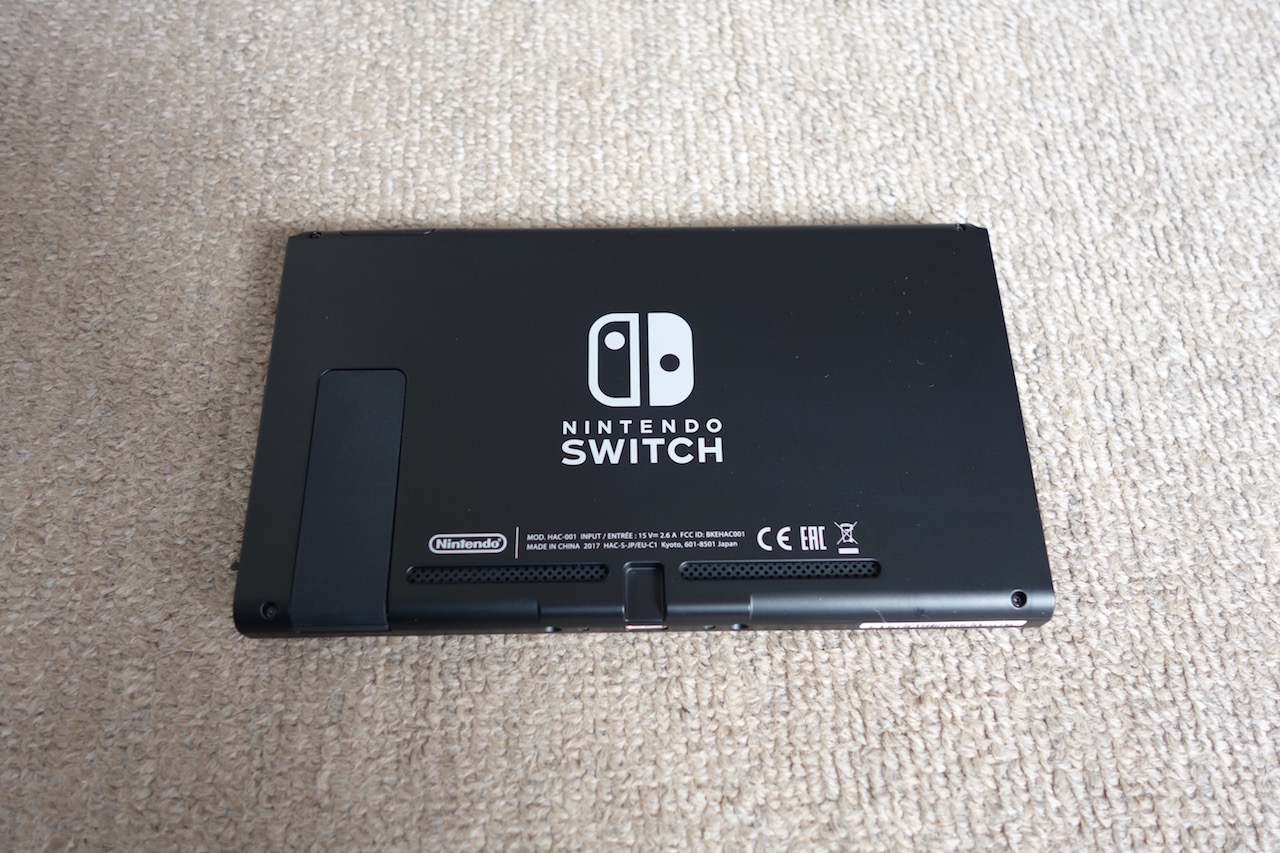 さすがamazon！発売当日朝にニンテンドースイッチが届いた！まずは開封の儀