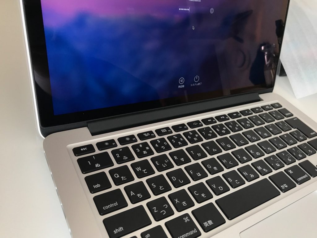 電源周りとロジックボードが壊れたMacBookPro13が修理から戻ってきた