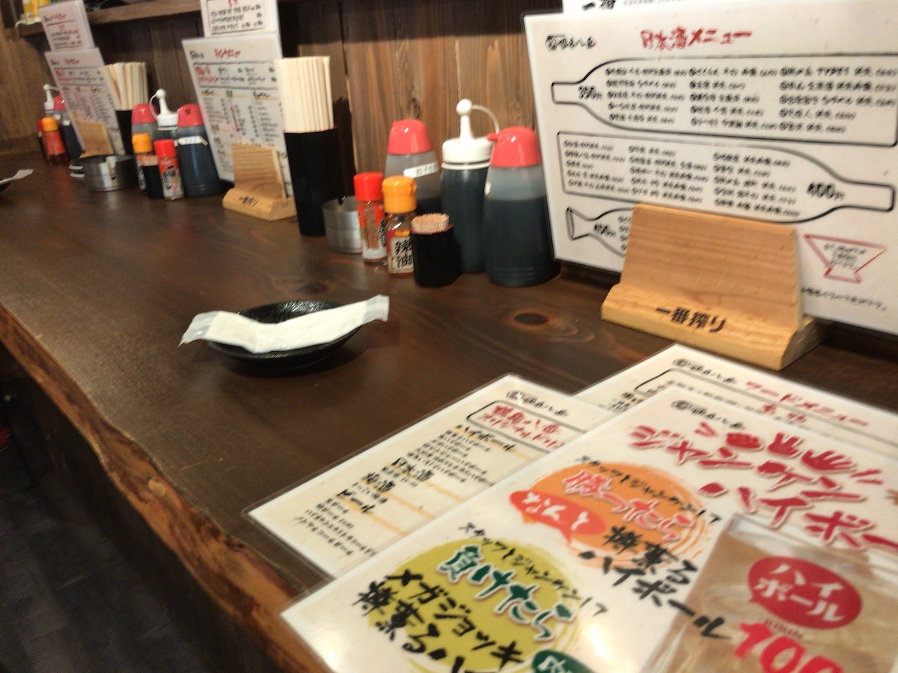 姫路駅徒歩3分！激安ビールで有名な立ち飲み居酒屋「鶴亀八番」はひとり飲みしやすいか？