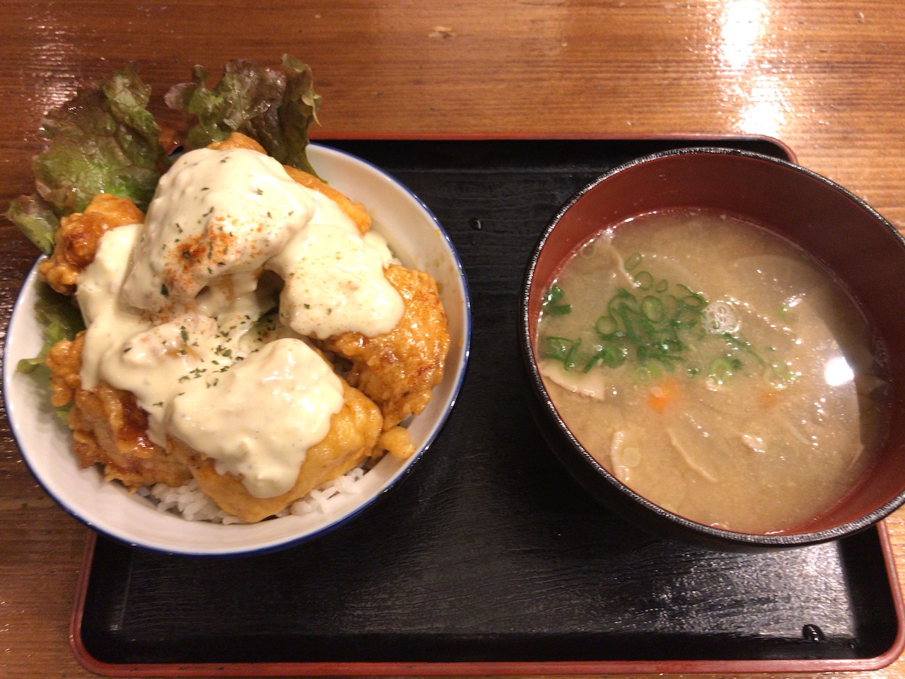 宮崎の若鶏を使った鶏タル丼！姫路駅前のランチ史上初の◯◯◯◯案件だったぞ！