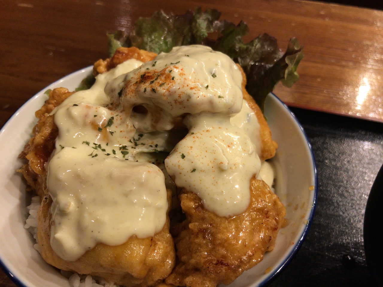 宮崎の若鶏を使った鶏タル丼！姫路駅前のランチ史上初の◯◯◯◯案件だったぞ！