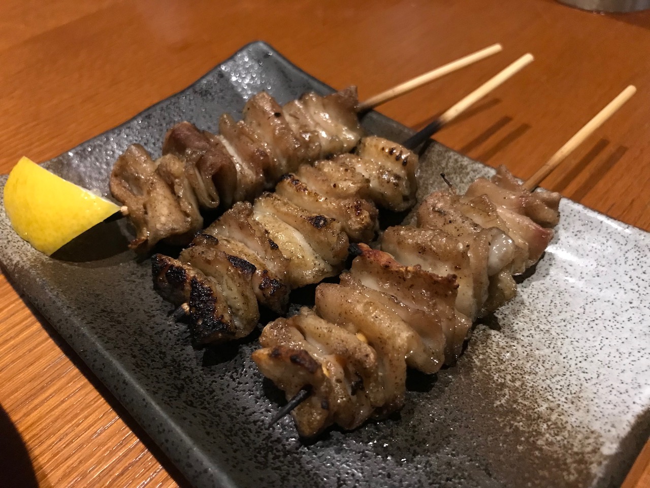 美味い焼鳥！姫路駅前の「源次郎、」は雰囲気も味も最高でした