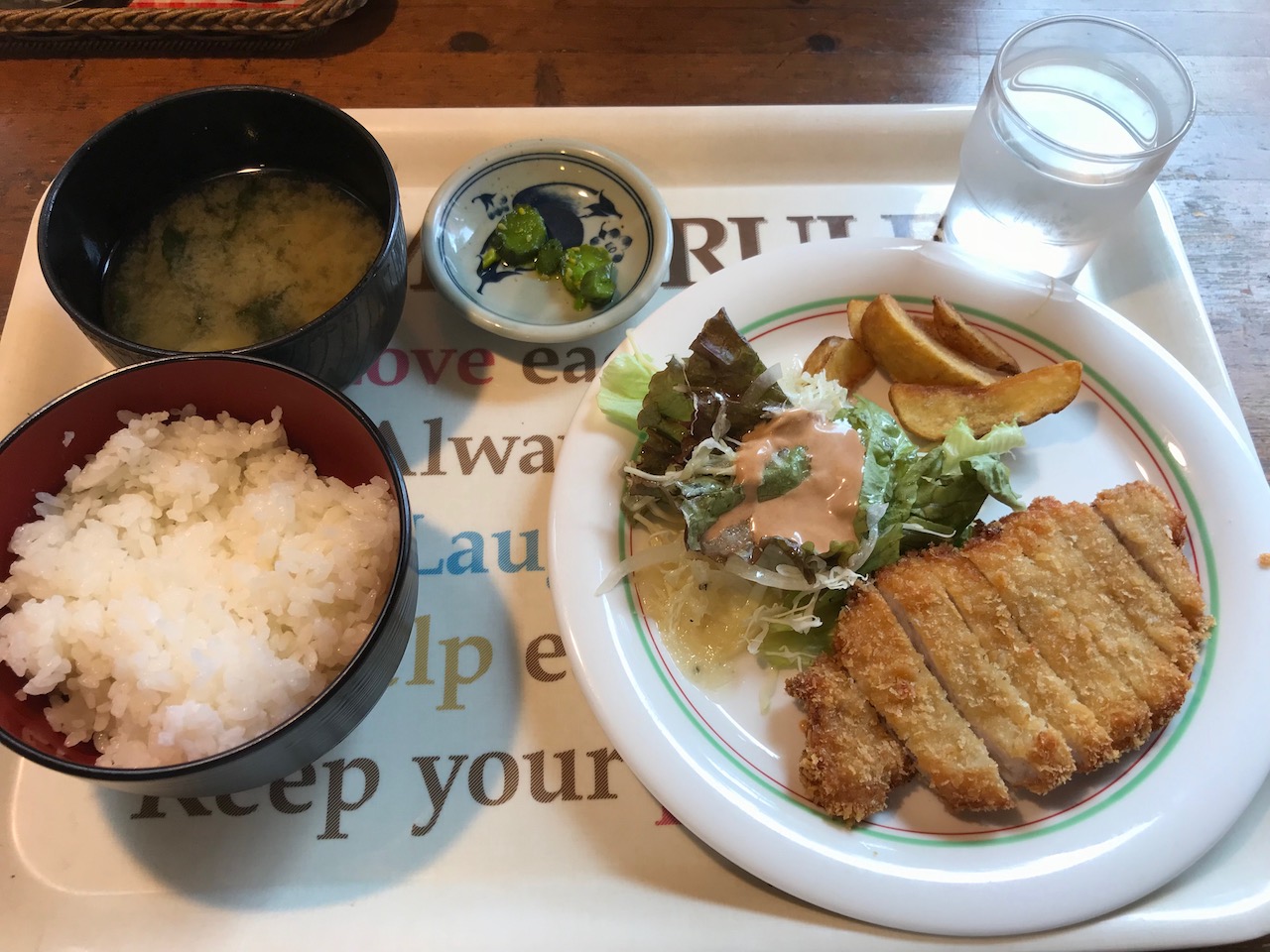 ここは洞窟か！？姫路駅前のダンケでとんかつ定食ランチ食べてきた！