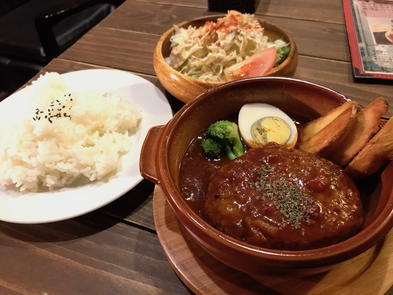 姫路駅前おみぞ筋のアイルキッチンは危険過ぎる！煮込みハンバーグランチ食べてきた！