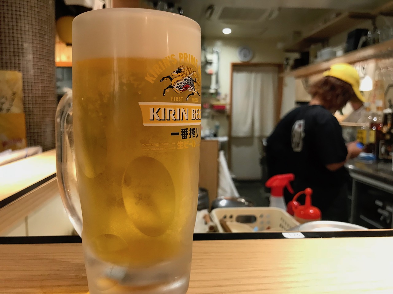 ビールが安い！姫路駅前の立ち呑み「卯の助」は一人飲み客多い？