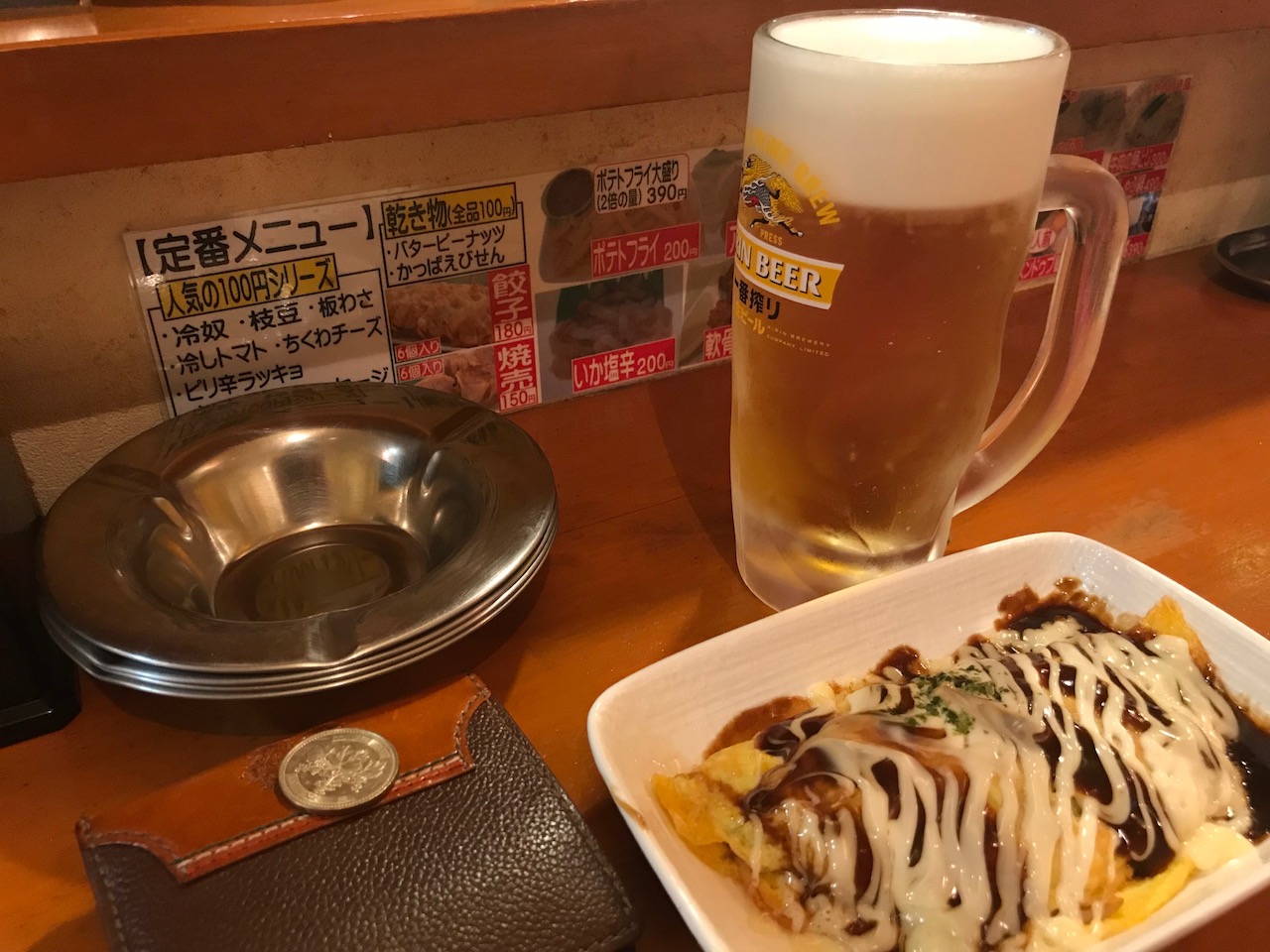 昼間っからワンコイン飲み！「みんなの立ち呑み」はコスパ高し！