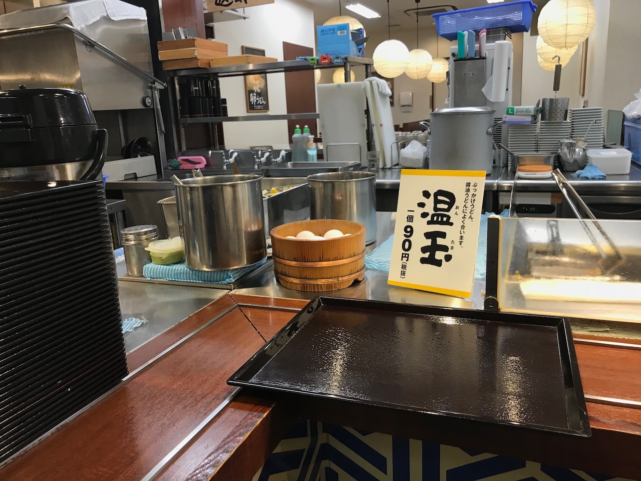 今のところリピート率No.1！姫路駅東口の「つるまる饂飩」が美味い！これがえきそばを越えた駅うどんだ！