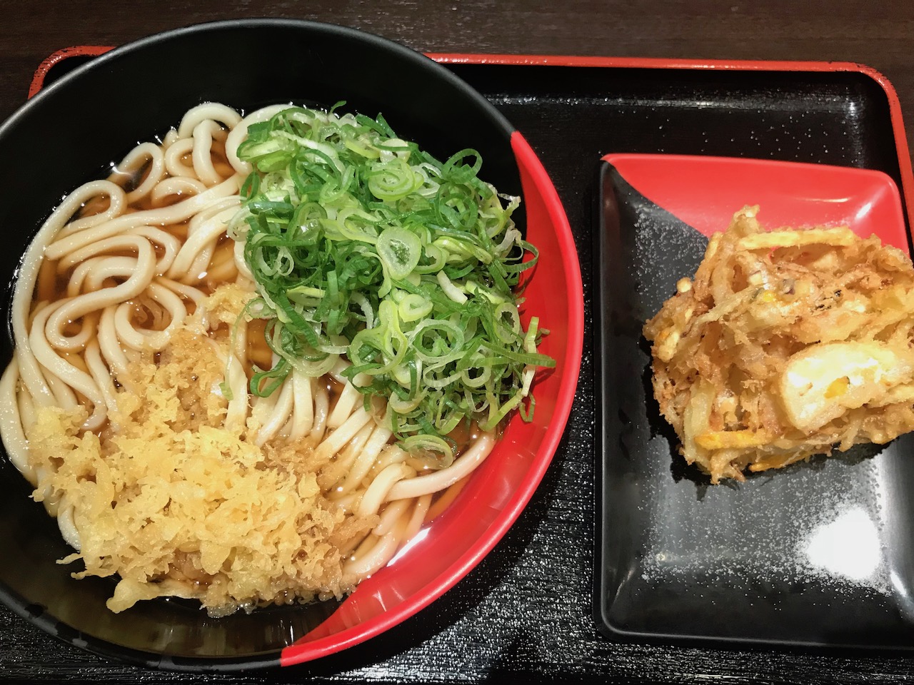 姫路駅前みゆき通りにある讃岐うどん「伊予製麺」が激安で大盛りだった！