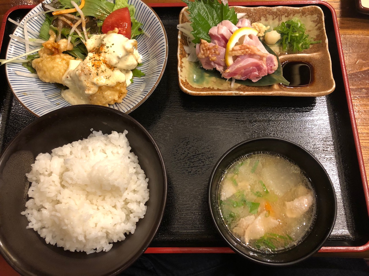 姫路駅前のB級グルメランチ鶏タル丼でお馴染みの「ごて王」でもも刺し定食！