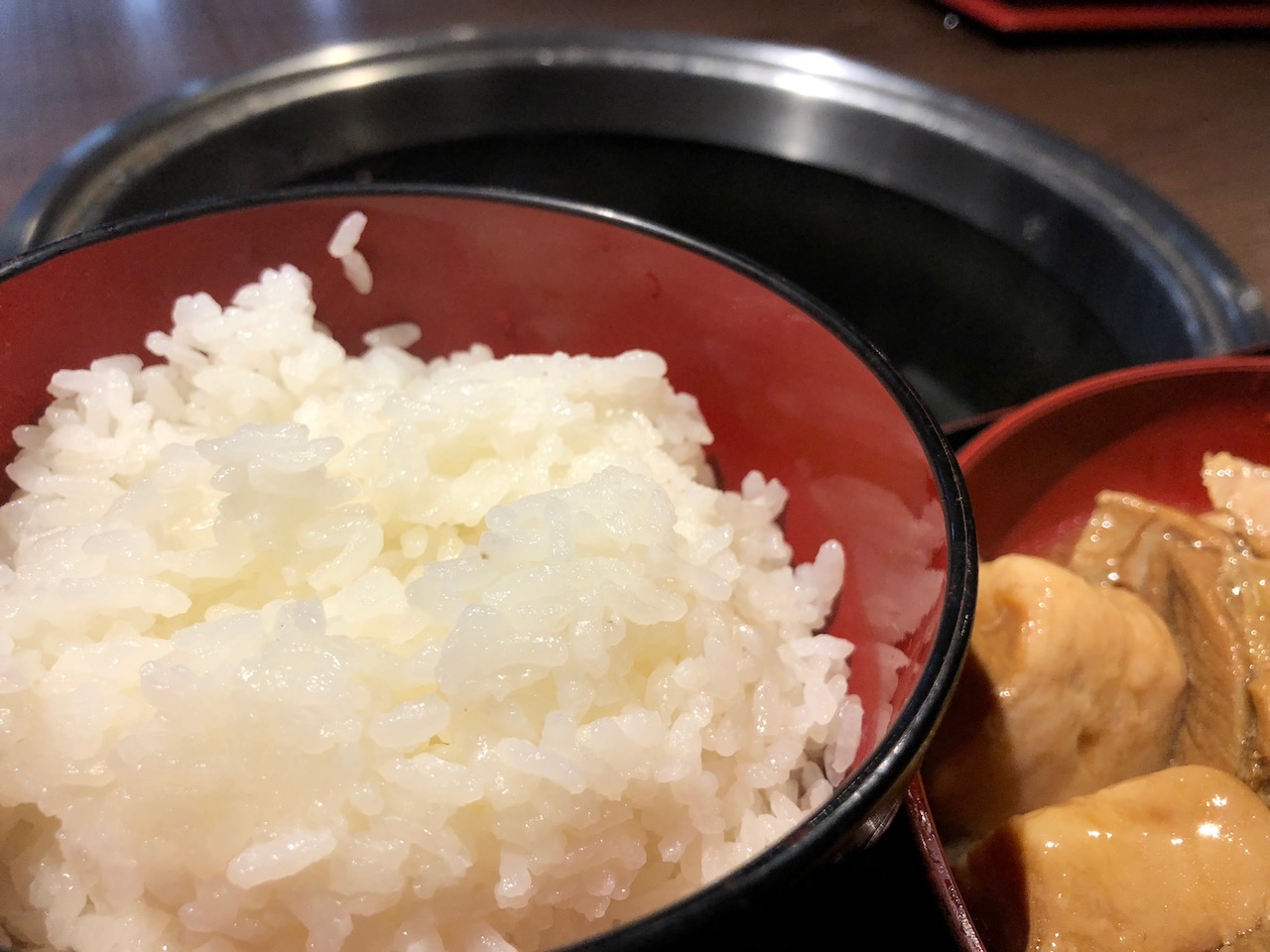 唐揚げ食べ放題の牛凪で日替わりのトロ〜ンと美味い角煮を食べてきた！