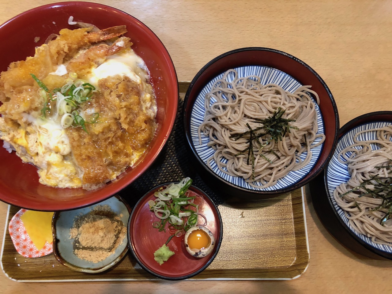 姫路駅前おみぞ筋の「やえもん」が新そば祭りでそば大盛り無料！