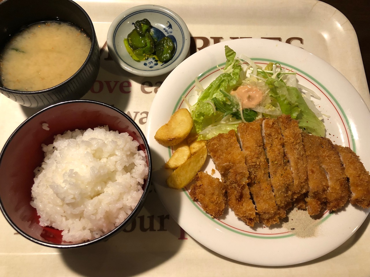 洞窟健在！新感覚ランチ！ダンケでチキンカツ定食を食べてきた！