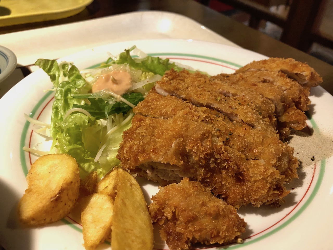 洞窟健在！新感覚ランチ！ダンケでチキンカツ定食を食べてきた！