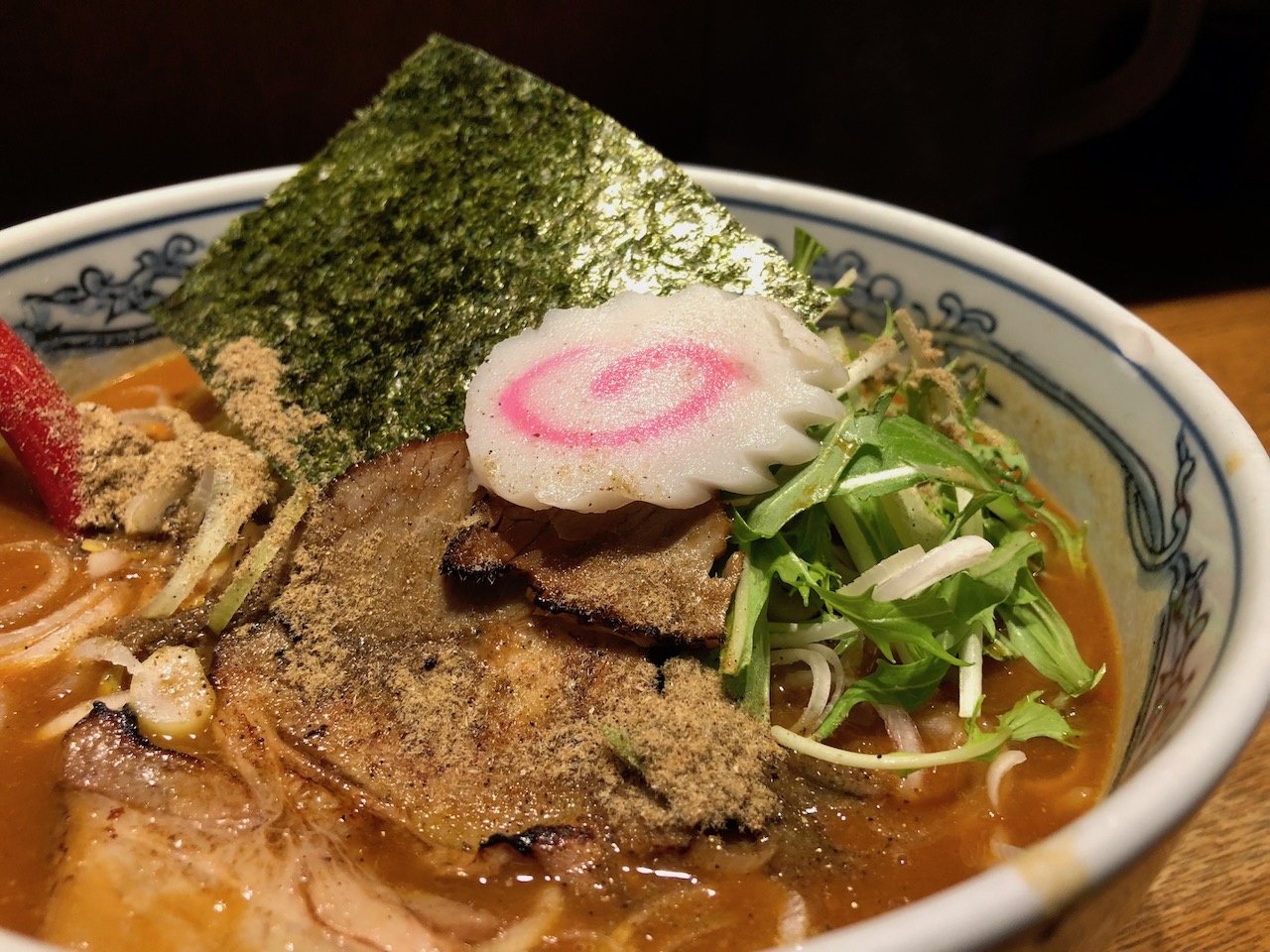 うんま〜！やっぱり姫路駅前のラーメンは六三六で決まりやで！つけ麺もいいけど味噌にぼしラーメンにした