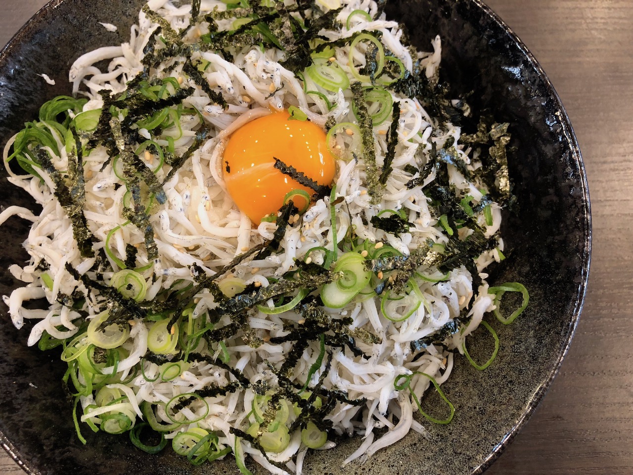 坊勢からやってきたしらす丼が最高に美味い！姫路駅すぐの天晴水産 ぽっぽ家が熱い！