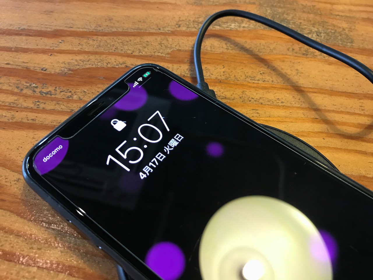 iPhoneX充電したいのにライトニングケーブルの調子が悪い・・・Qiのワイヤレス充電器を試してみた