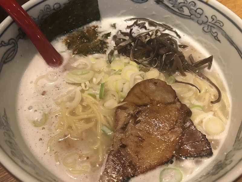 女性でも行きやすい！みゆき通りのラーメン屋さん麺や六三六の濃厚とんこつラーメン