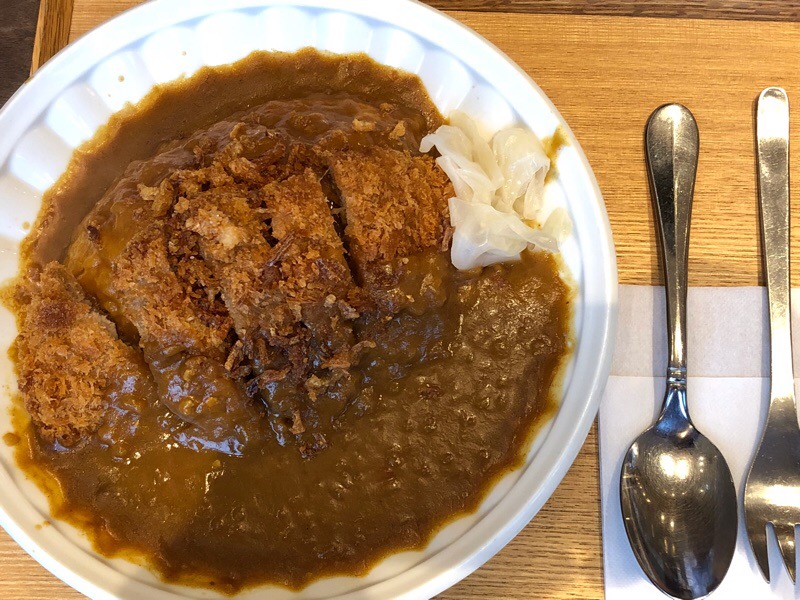 キュエル1階の和みカフェでカツカレー食べてきた！