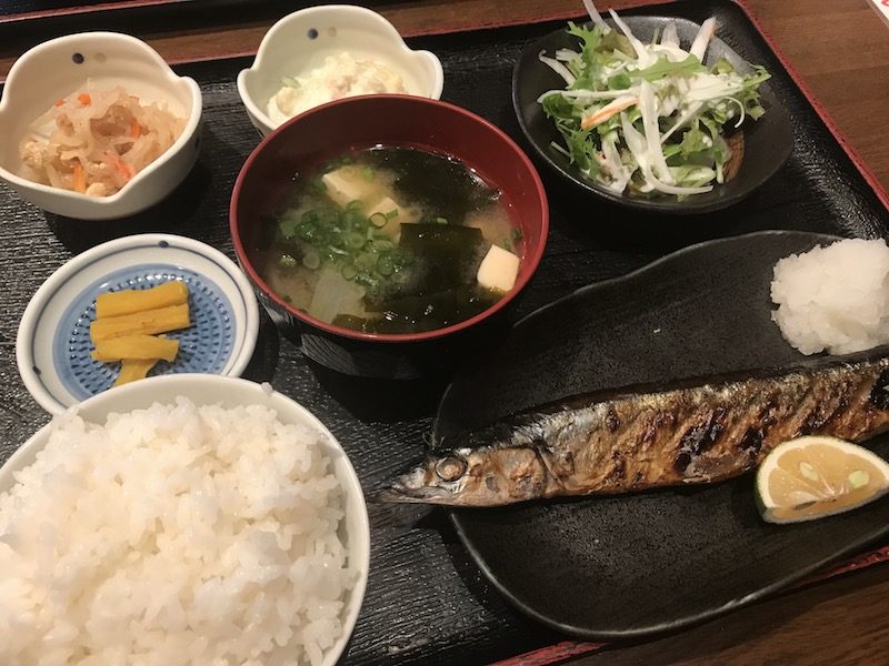 秋といえば、さんま！焼き鳥ホルモン酒場えんやのさんま定食