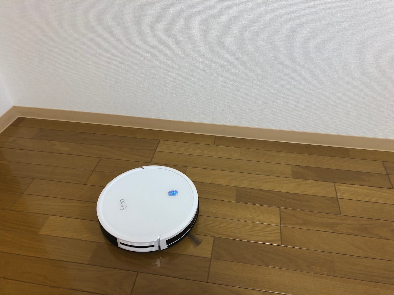 静か！ルンバの時代は終わった？格安のEufy RoboVac 11Sというロボット掃除機を買ってみた！お馴染みのAnker製品だぜ