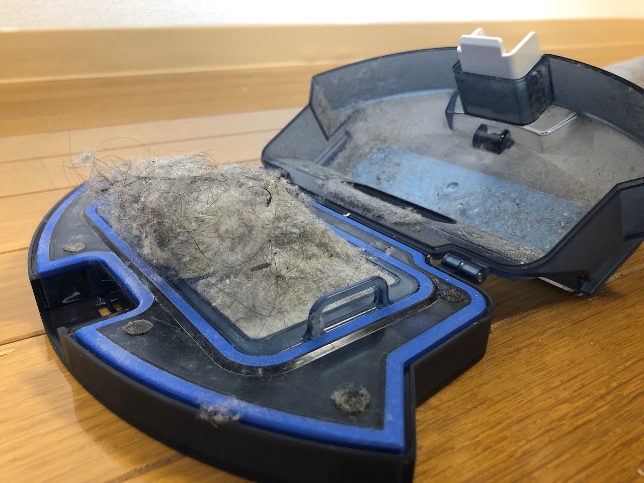 静か！ルンバの時代は終わった？格安のEufy RoboVac 11Sというロボット掃除機を買ってみた！お馴染みのAnker製品だぜ