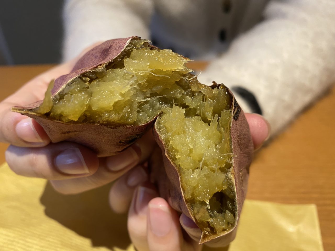 ホクホク、トロトロの焼き芋が食べられる！！姫路駅前、山陽百貨店の前で売ってる焼き芋がめちゃ美味しい！