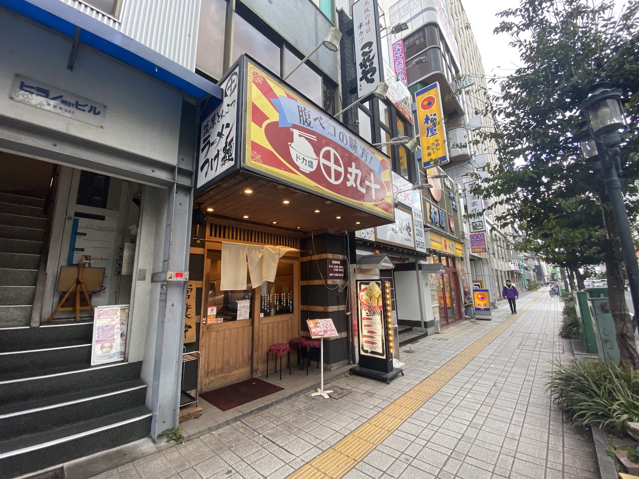 ドカ盛りの丸十で塩豚丼と黒丸とんこつラーメンを食べてきた！気になるお味は、、、