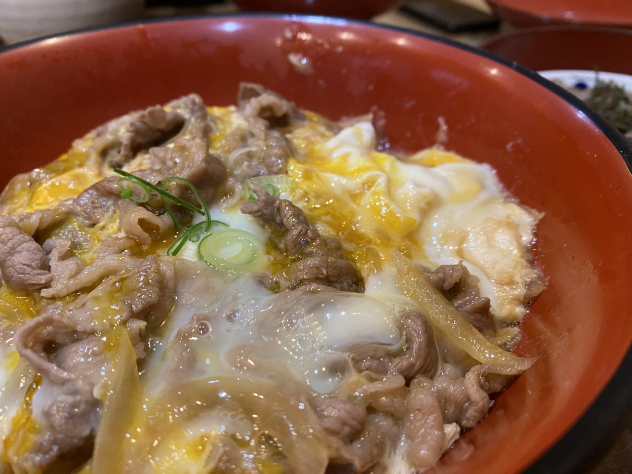 やえもんで牛とじ丼と蕎麦ランチ！蕎麦茶わらびもちがウンマ〜〜〜