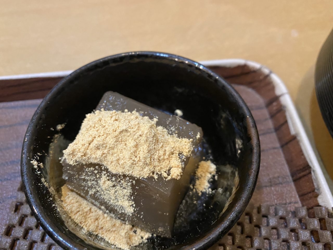 やえもんで牛とじ丼と蕎麦ランチ！蕎麦茶わらびもちがウンマ〜〜〜