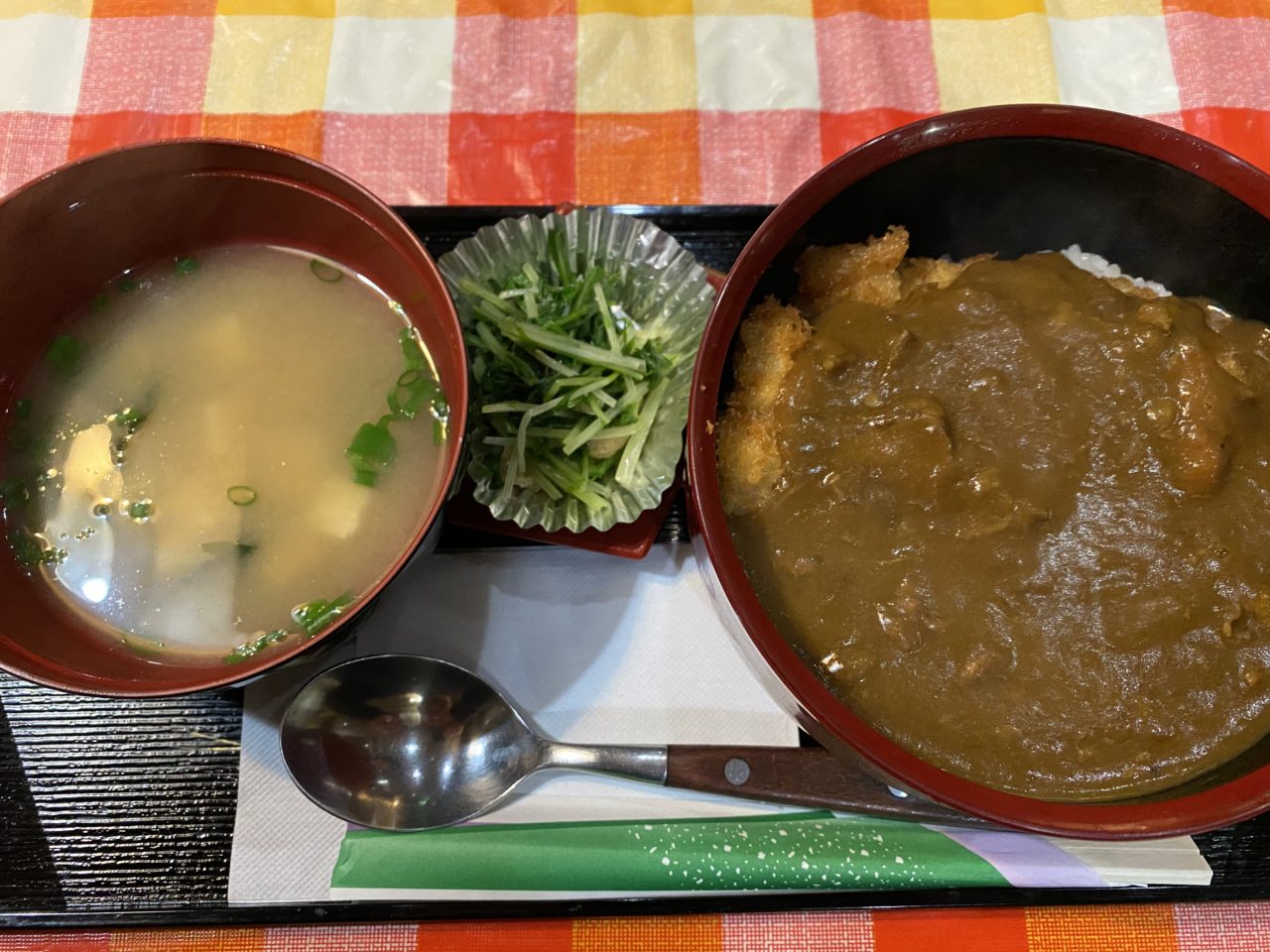 大手前通り沿いのハミングバードでホロホロ牛すじカツカレー！美味い！