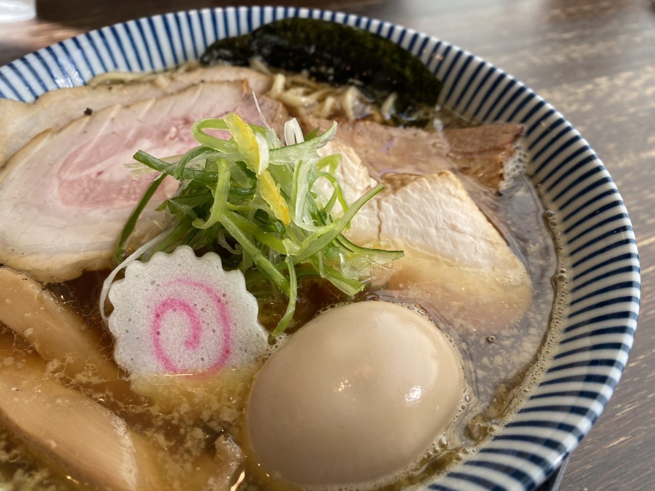 飾磨の甚八で中華そばを食べた！こだわりのスープはもちろん完飲