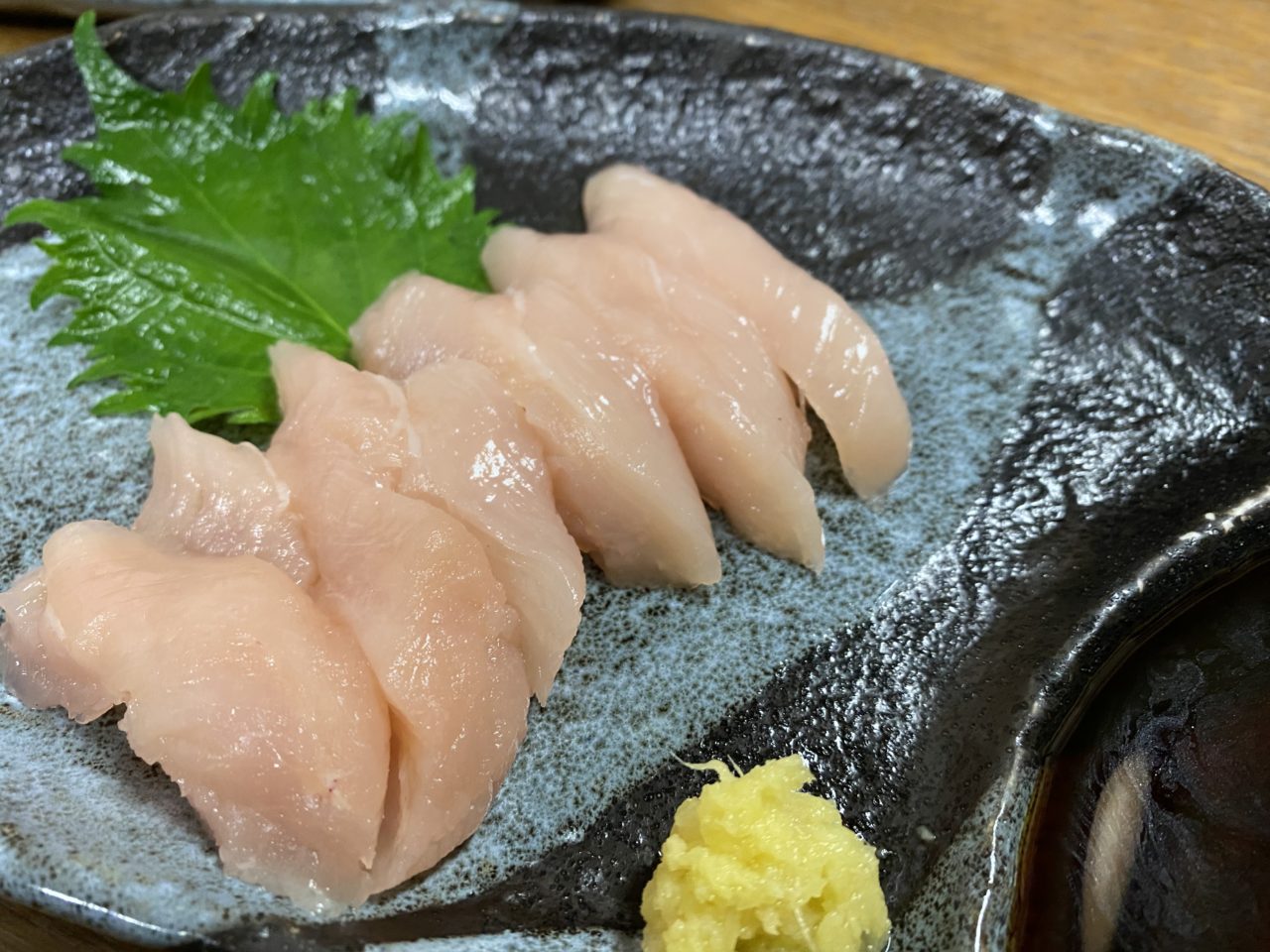 姫路駅前の路地にある古い昔ながらの鶏がウリの居酒屋「一番」のヒネ鶏がマジで一番な美味さでビビった！