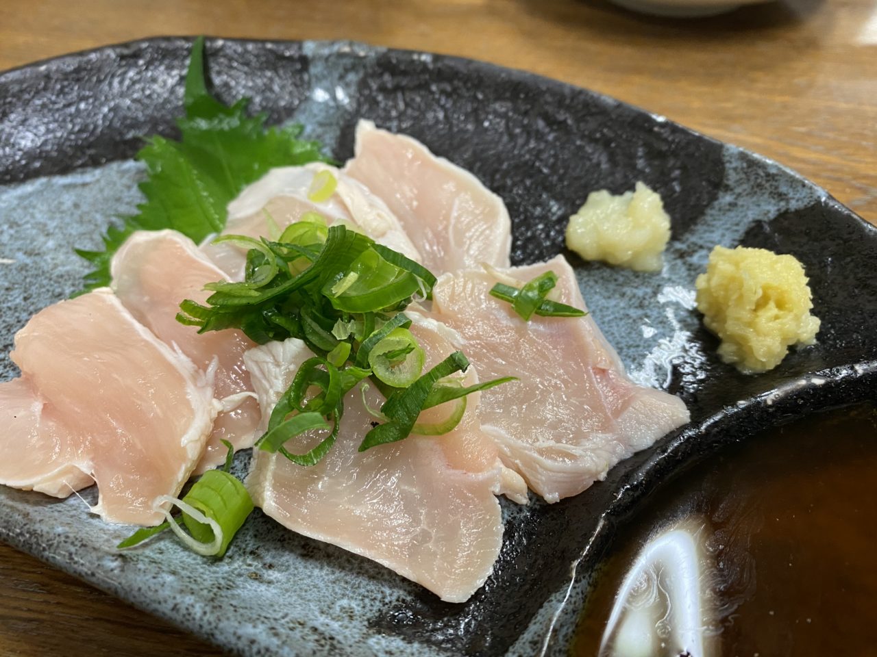 姫路駅前の路地にある古い昔ながらの鶏がウリの居酒屋「一番」のヒネ鶏がマジで一番な美味さでビビった！