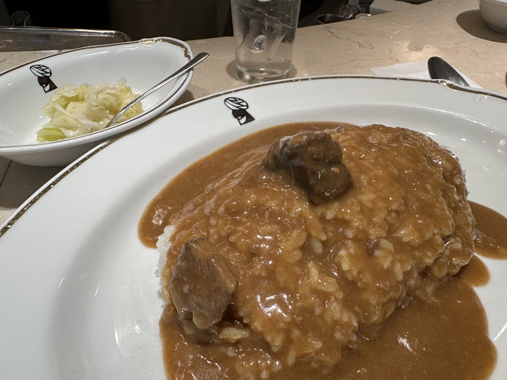阪急三番街のインデアンカレーへ！一口目の甘みと後引く辛さがクセになる名物カレーを堪能